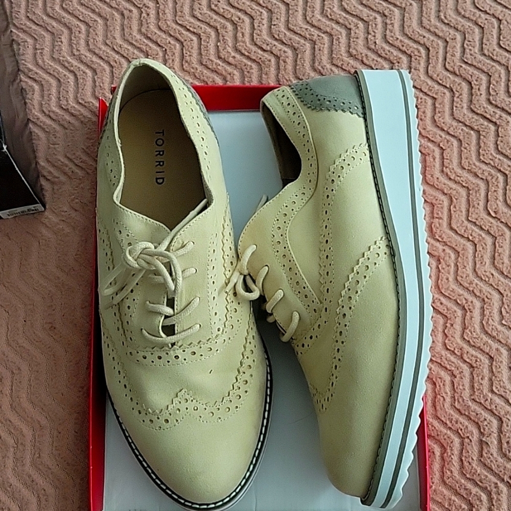 Torrid 12ww lace-up Oxford shoes
